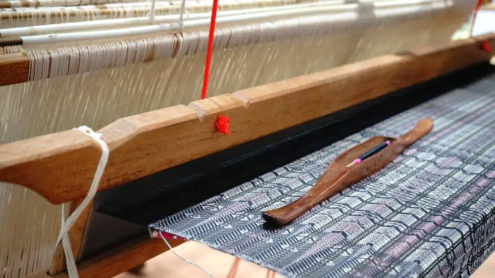 Customize rug weaving